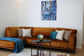 Lindi's Apartment 8/4